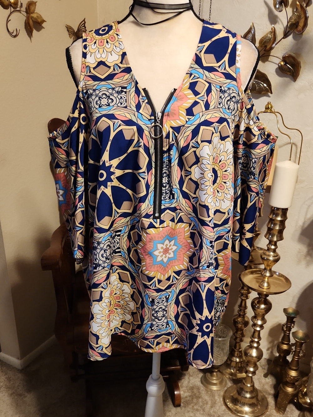 SHEIN Navy and Cream Floral Cold-Shoulder V-Neck Top with Zipper